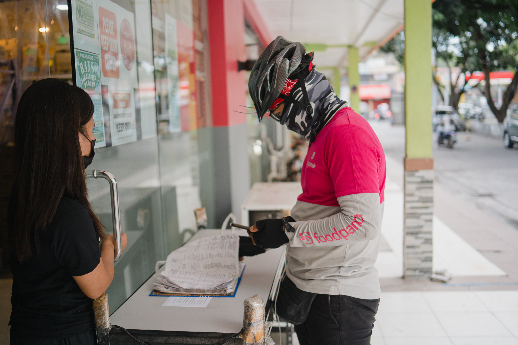 foodpanda, in partnership with Selecta recently started distributing free Selecta ice creams to active foodpanda riders in Metro Manila, to celebrate them as frontline heroes
