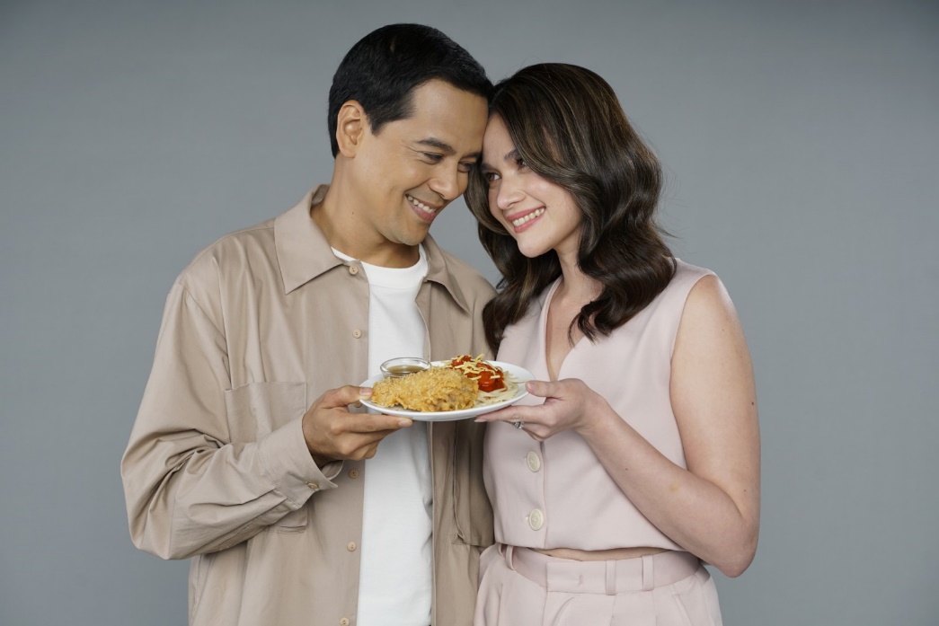 John Lloyd Cruz and Bea Alonzo reunited in the much long-awaited comeback as the newest endorsers of Jollibee’s Perfect Pair: Chickenjoy with Jolly Spaghetti
