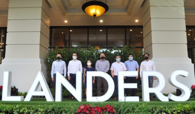 Celebrities flock to Landers Superstore Uptown Bonifacio opening day
