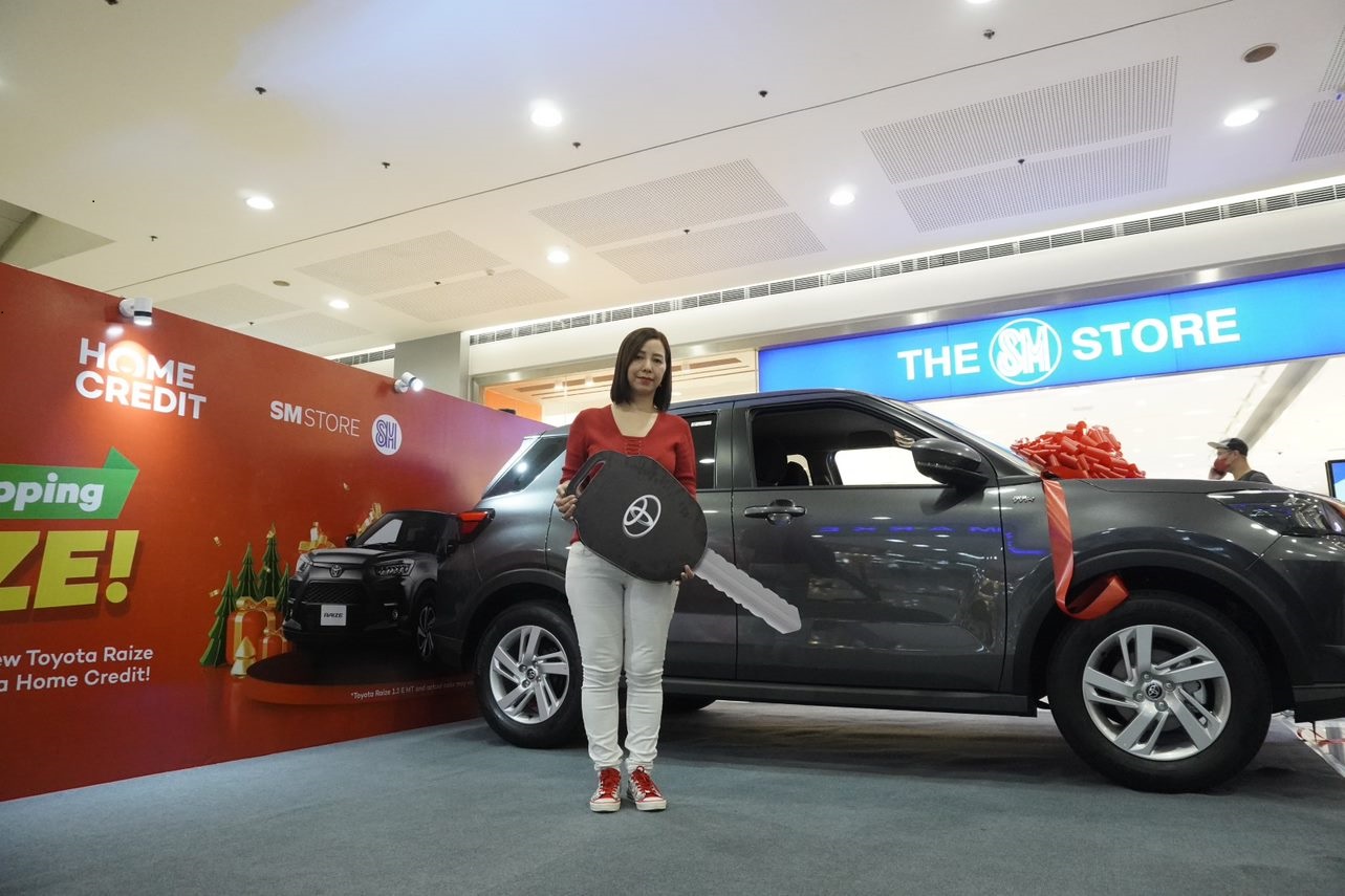Home Credit, SM Store award brand new Toyota Raize to lucky winner of Holiday Shopping cRAIZE