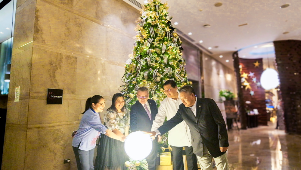 Marco Polo Ortigas Manila held its ceremonial tree-lighting event with this year’s theme “A Very Gatsby Christmas”