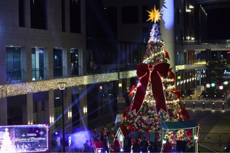 Aseana City Lights Up the Holidays with a Giant Christmas Tree in Parqal