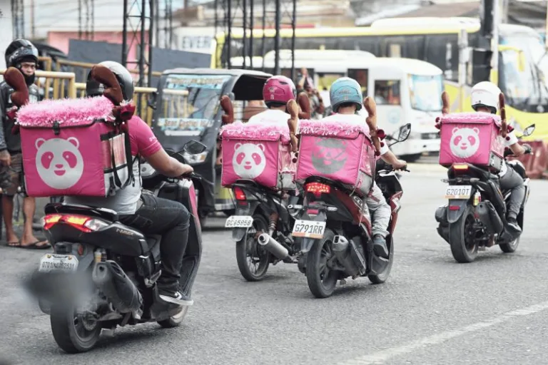foodpanda’s festive Ka-panda riders are spreading holiday cheer with special Christmas gear